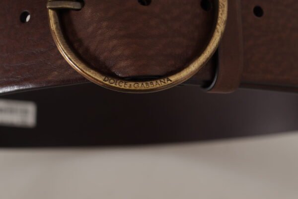 4162212.jpg Elegant Brown Leather Belt with Engraved Buckle