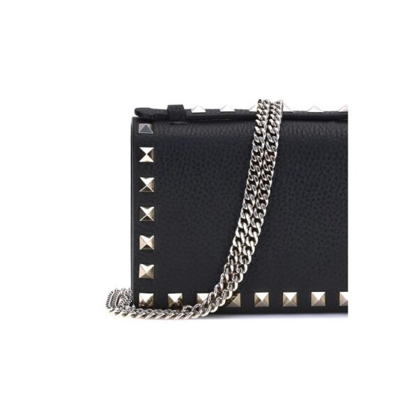 Wallet with chain